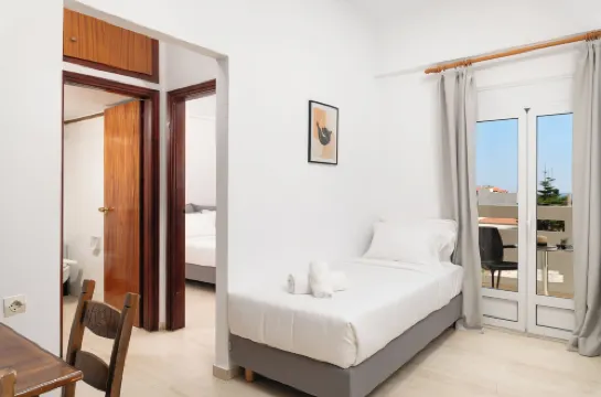 Thelèsi Apartments, 100m from the Beach