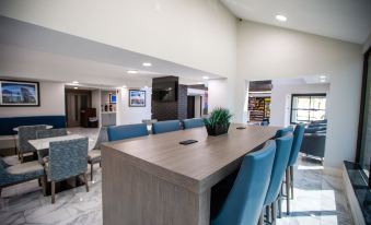 La Quinta Inn & Suites by Wyndham Dallas I-35 Walnut Hill Ln