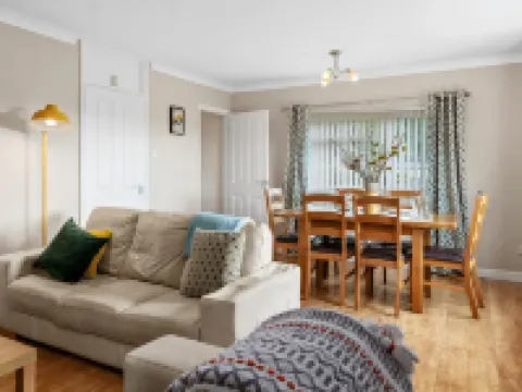 St Helens Apartment 1 - Short Walk to Beach Hotels in Amroth