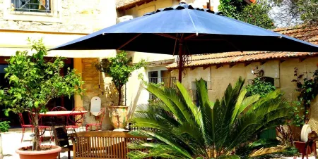 Le Clos des Aramons Отели в г. Кальвисон