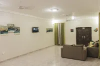 The Moments Guest House فنادق في Kwabenya