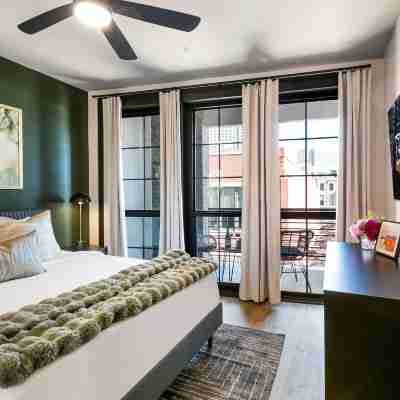 The Pelican by Hosteeva Rooms