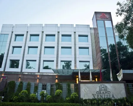 Venizia Sarovar Portico Hotels in North Delhi