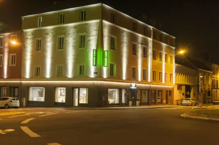 Brit Hotel Mâcon Centre Gare Отели в г. Шарне-ле-Макон