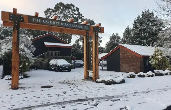 霍比特汽車旅館