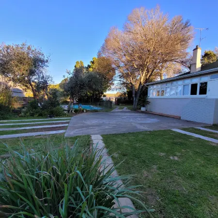 AppleBee Guest Cottages Отели в г. Grahamstown