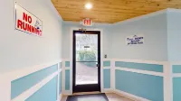Pebble Beach F305 - Poolside studio, short walk to the beach