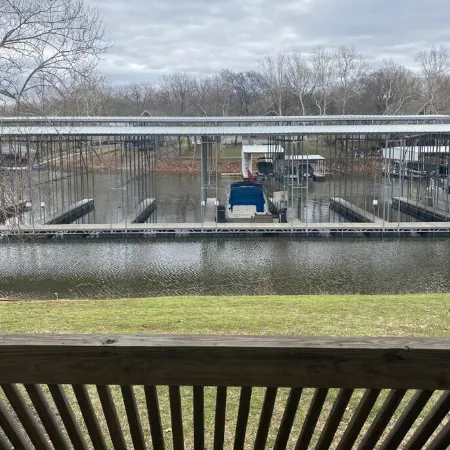 Cozy 2 Bedroom 1 Bath Lake Front Cottage