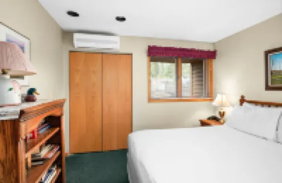 Spectacular view Lake Superior.  Spacious Lakehome on lakeshore, unit #99.