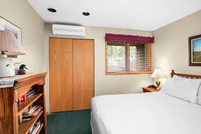 Spectacular view Lake Superior.  Spacious Lakehome on lakeshore, unit #99.