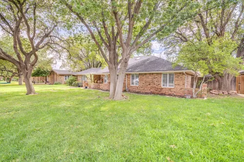 Right At Home-Midland Oasis with pool-billiards