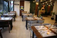 Crown Salamis Suites - breakfast