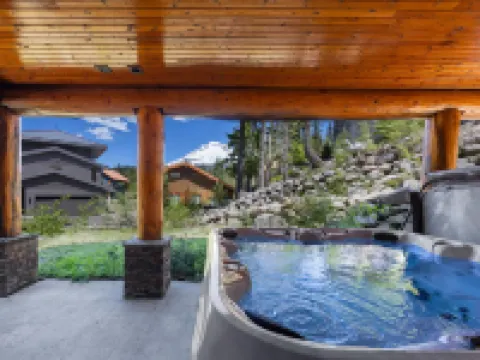 Mountain Lodge with Private Hot Tub and Gourmet Kitchen - Stunning Retreat Hotels in Government Camp