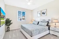 Private Saltwater Pool and Spa in Gated Community - Stunning Oasis