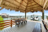 Stunning Water Views and Spacious Lanai - Elegant Island Haven