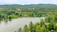 Private Dock and Scenic River Views - Luxurious Designer Getaway Hotels in Post Falls