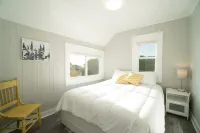 Close Beach Access and Outdoor Oasis - Gorgeous Coastal Retreat