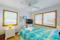 Waterfront home on a sound canal with shallow dock & sunset views - 2 dogs OK