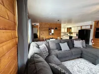Cozy 1-bedroom apartment unit C, sleeps 6  across from famous Cody Nite Rodeo! - Bungalows