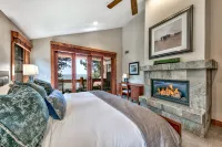 Expansive Views and Luxury Amenities - Stunning Lakefront Oasis