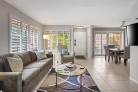 Shared Pool and Hot Tub Near Shopping and Dining - Chic Oasis