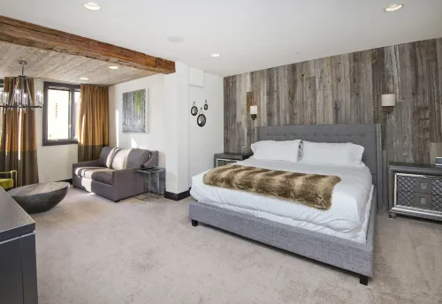 Hot Tub and Fireplace with Scenic Ski Slope Views - Stunning Retreat