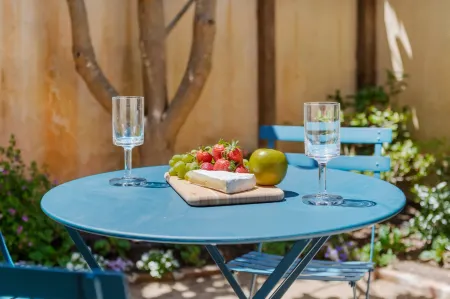 Lush Gardens and Unique Fire Pit - Charming Oasis Retreat