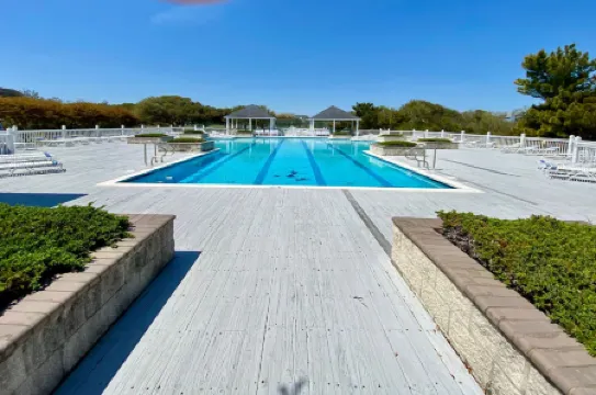 Wild Hearts on-the-Sea, Oceanfront, Hot Tub, sleeps 14