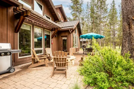 Private Hot Tub and Access to Caldera Springs Amenities - Serene Oasis