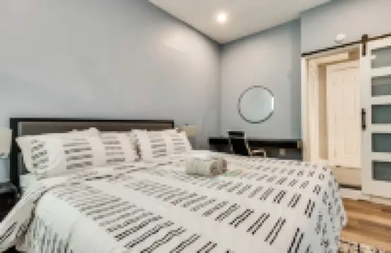 Private Hot Tub and Gourmet Kitchen - Stunning Exclusive Retreat