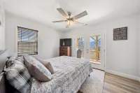 Secluded Oasis with Mountain Views and Disc Golf - Charming Getaway