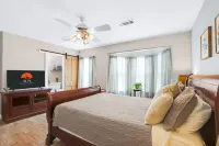 Charming Hideaway with Artisan Boutique - Inviting Vintage Escape