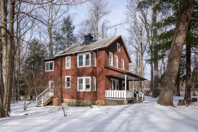 Serene Escape Beside Golf Course - Enchanting Rustic
