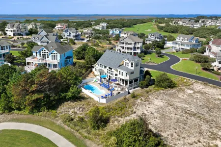 Private Pool and Tower Room Views - Stunning Coastal Oasis Отели в г. Карритак