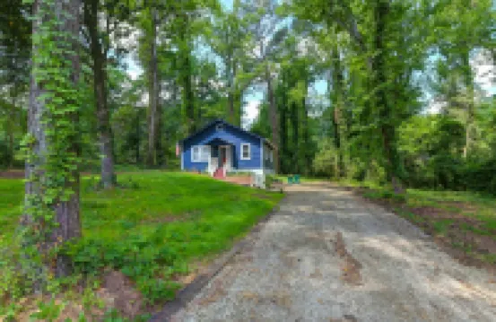 Screened Patio and Fast Wifi Access - Charming Cozy Haven Hotels in Lexington