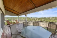 Lakeside Chardonnay Haus w/Dock & Incredible Views.  Rent as 2BR or 4BR w/ Next Door Unit Hotels in Hudson Bend
