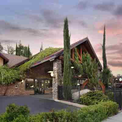 Best Western Plus Yosemite Gateway Inn Hotel Exterior