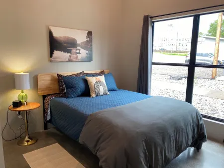 Modern 1-bedroom cottage in historic downtown Mount Vernon.