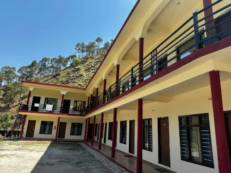 Kalika Hill Resort Отели в г. Чхатанга