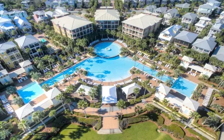 Lagoon Pool, Gas Grill and Bikes Included - Stunning Beach Retreat