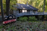 Secluded Retreat - Screened HotTub, Resort Pools, Fast WiFi Hotels in Cosby