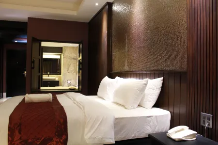 Napalai Hotel Отели рядом с достопримечательностью «Nong Prajak Park»