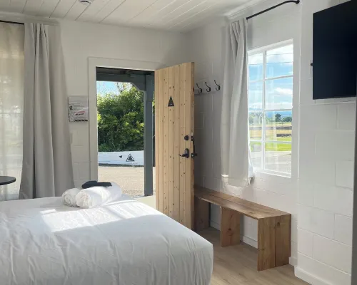 โรงแรมทรายเปลี่ยน โรงแรมในเรดบลัฟ