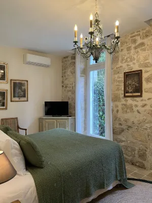 ナンバー15 レ コンフィダンス - シャンブル ドート IFC Avignon周辺のホテル