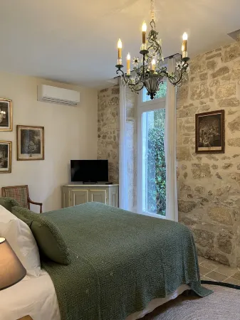 N15 - les Confidences - Chambres d'hôtes Отели рядом с достопримечательностью «Mairie d'Avignon»