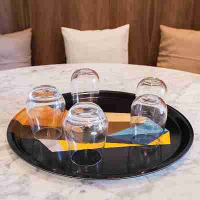 New Apartment center of Trendy St Gille Dining/Meeting Rooms