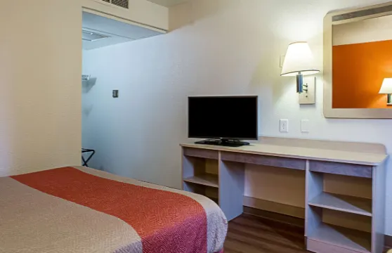 卡利斯佩爾6號汽車旅館