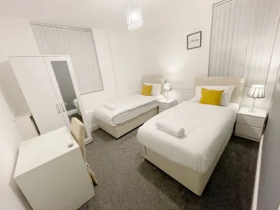 New Brighton Flat Hotels in Біркенхед