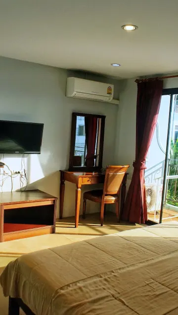 ห้องสแตนดาร์ด เตียงใหญ่ 1 เตียง มีระเบียง