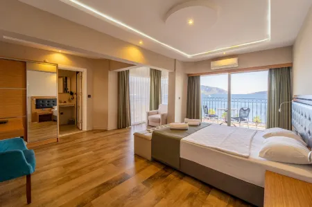 Aurasia Sea Side Hotel